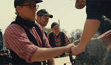 Das Team arbeitet Hand in Hand